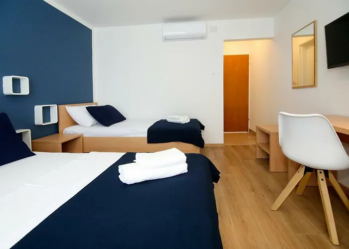 Split krevet i doručak 4*