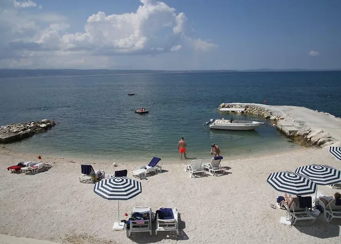 Split krevet i doručak 4*